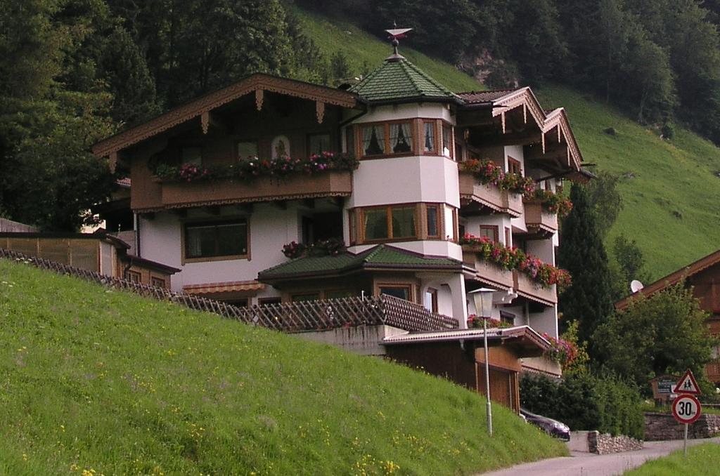 Haus Am Sonnenhang Finkenberg Exterior foto